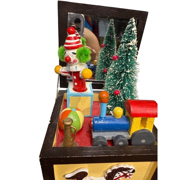 Holliday Themed Vintage Dancing Clown Wooden Music Box With Christmas Tree And T - Picture 2 of 10
